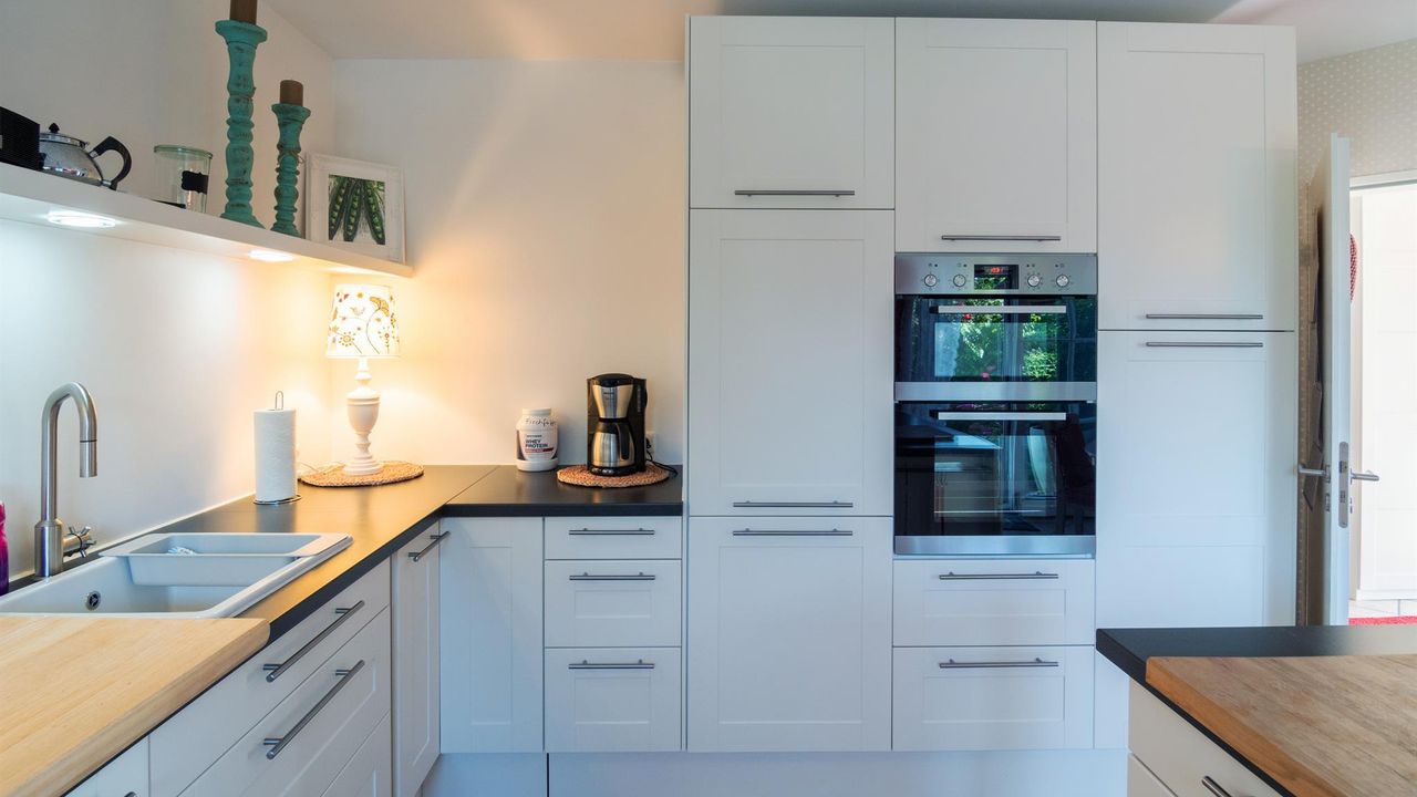 Küche mit 2 Backofen Küche mit 2 Backofen